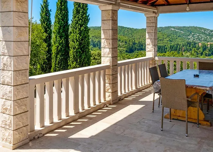2 Bedroom Lovely In * Zrnovo